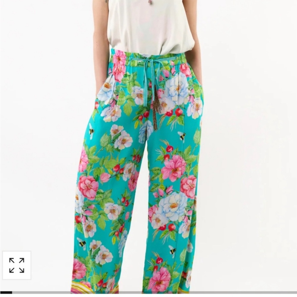 Aratta Silence the Journey Pants size XS New.  Floral green